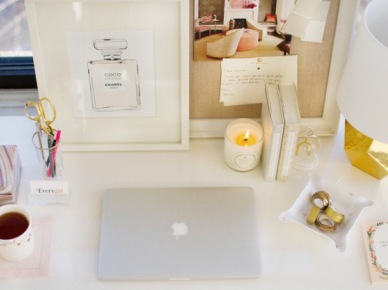 Jak zorganizować przestrzeń do pracy? Inspirujące sposoby na aranżację biurka :)