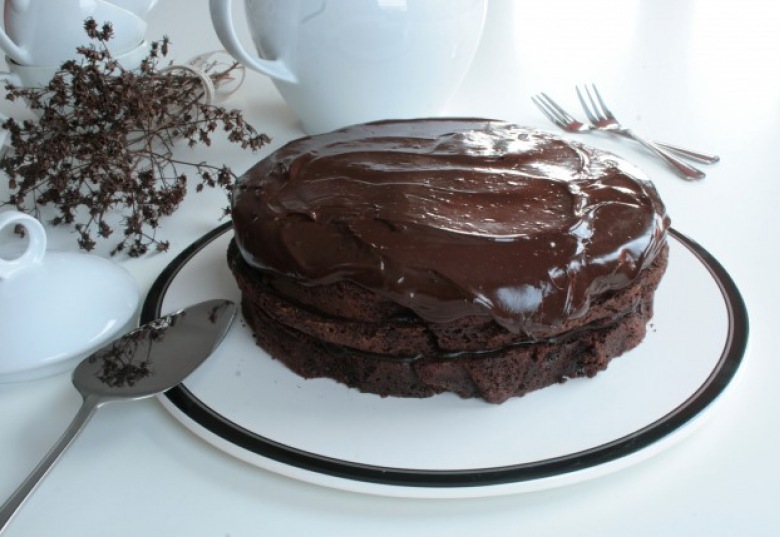 Tort czekoladowy idealny na specjalne okazje, w tym zbliżające się Walentynki z ciasteczkami Oreo! (36643)