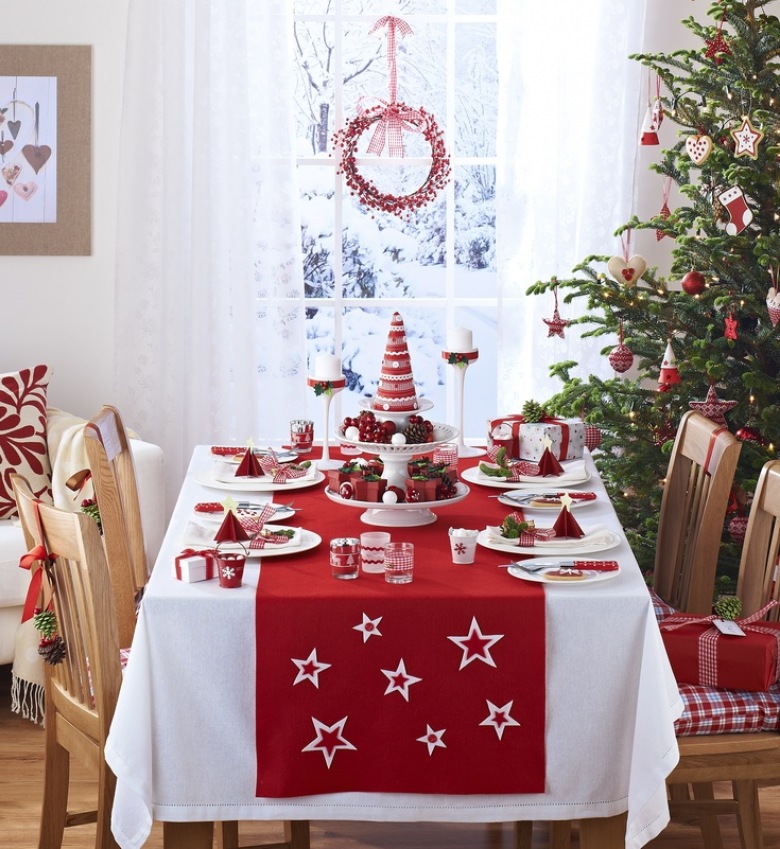Świąteczna aranżacja stołu w jadalni (47930)
