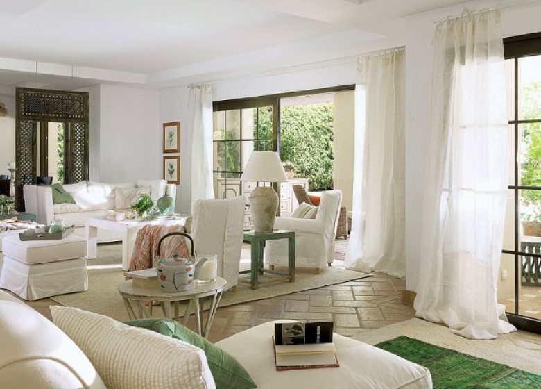 Aranżacja białego salonu w stylu provence i vintage (23588)