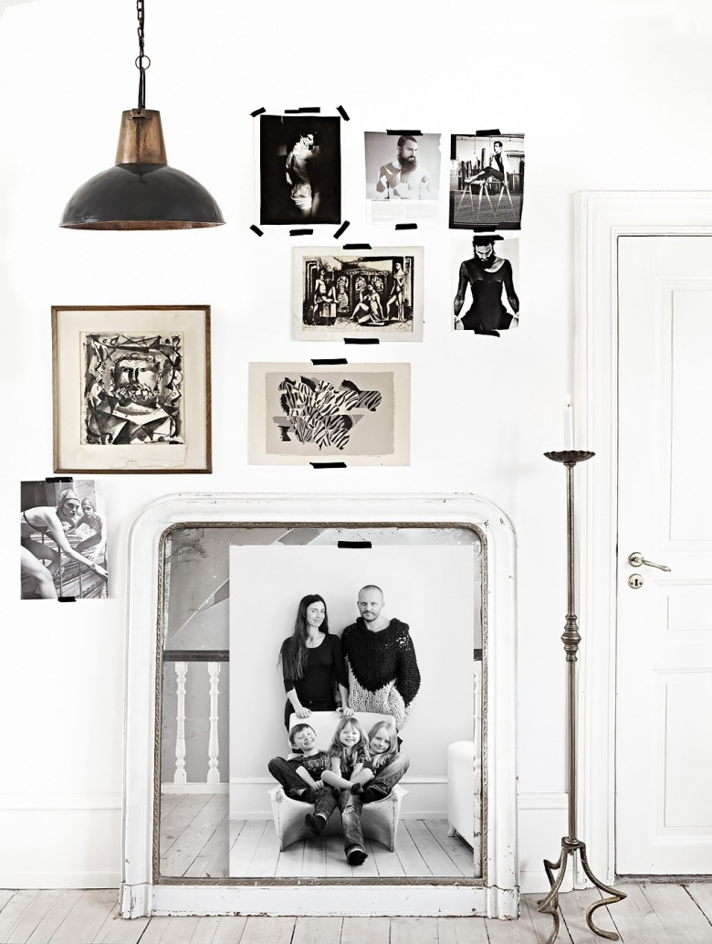 Industrialna czarno-miedziana  lampa wisząca ,białe ramy vintage i galeria rodzinnych fotografi na ścianie (27391)
