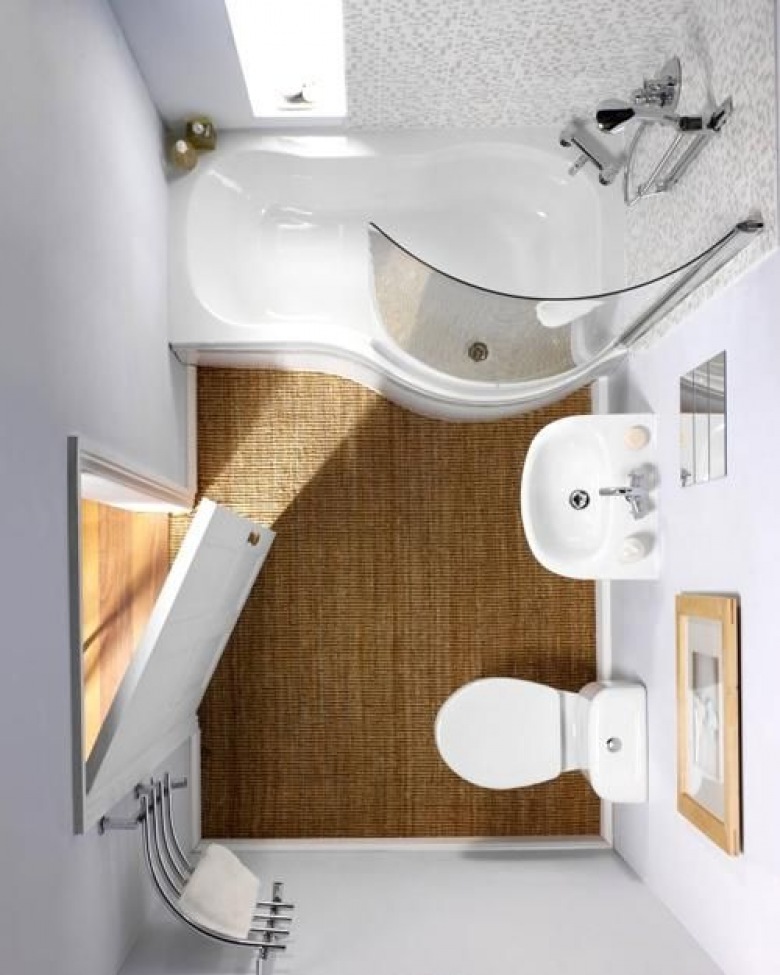 Projekt małej łazienki z profilowaną wanną z natryskiem (26034)