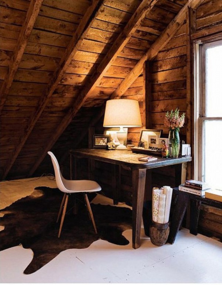 pokoje biurowe, kąciki biurowe, czyli jak znaleźć miejsce na biurko pod skosami ścian lub dachu - to pomysły na aranżacje pokoju z biurkiem, miejsca w domu do...