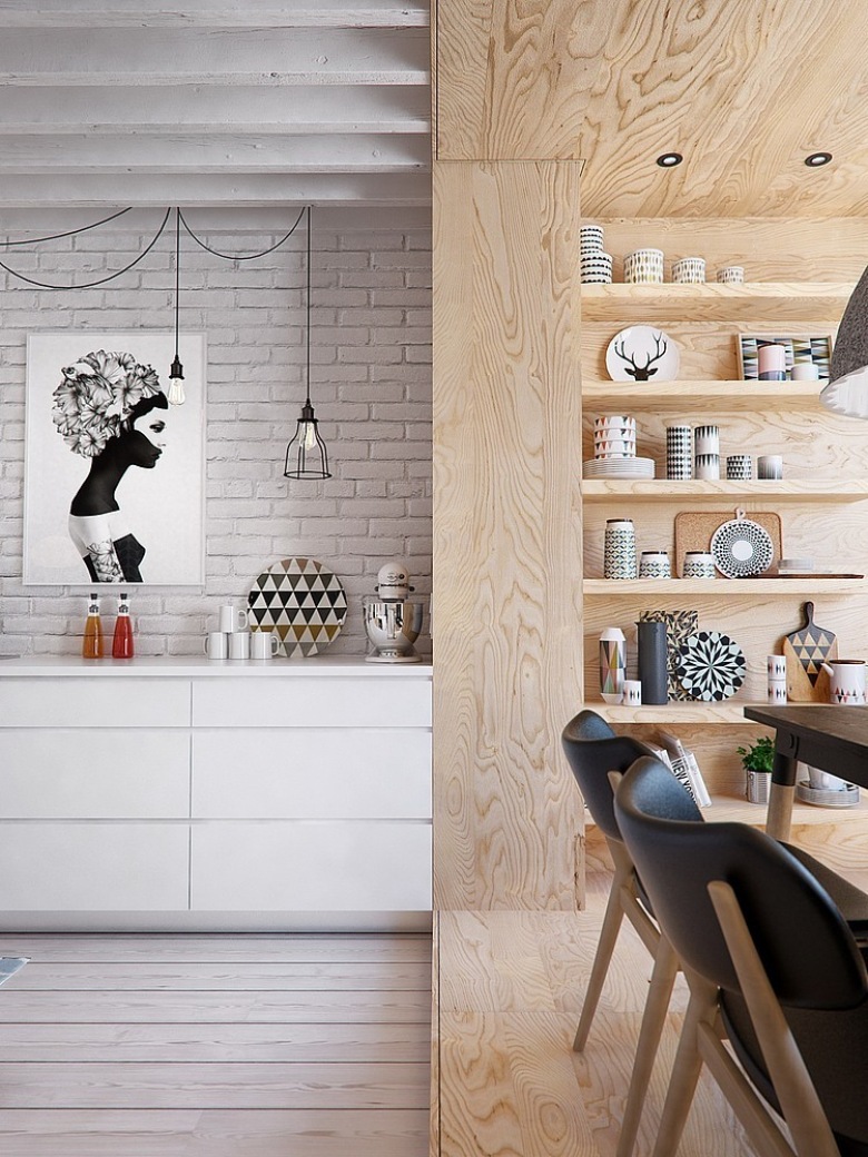 Ściana z białej kuchni, białe szafki,żarówki na kablu i drewniana zabudowa z pólkami (24803)