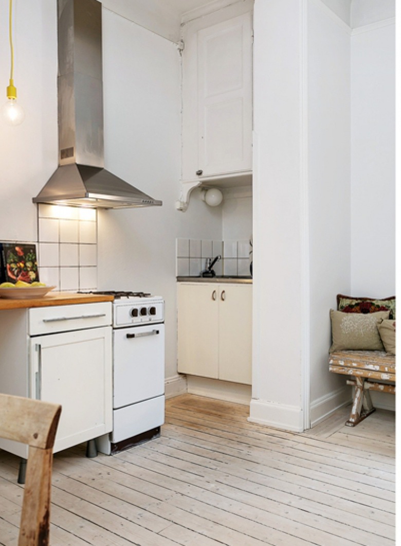 Aneks kuchenny w małym mieszkaniu w stylu skandynawskim (25000)