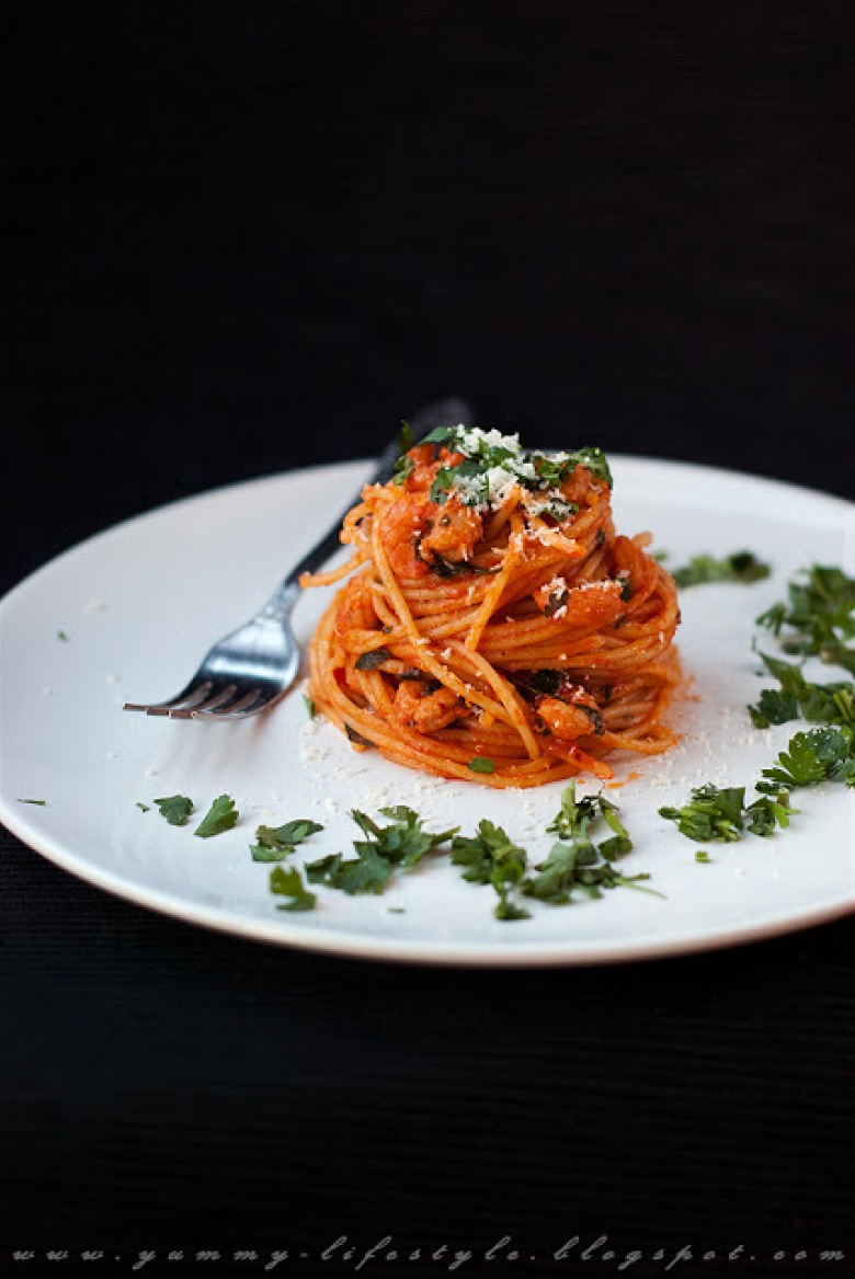 Yummy Lifestyle - Z uwielbienia dla jedzenia.: Spaghetti z krewetkami. (9308)