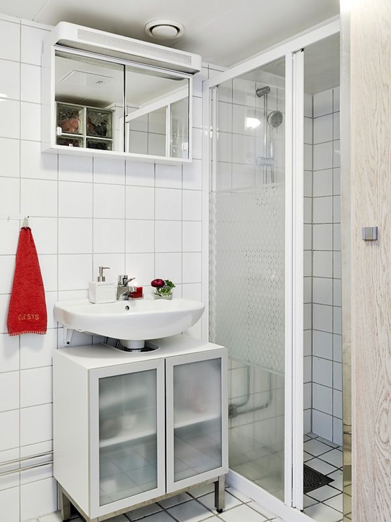 jeśli przymierzacie się do urządzenia małego mieszkania na poddaszu, to koniecznie obejrzyjcie tą skandynawską propozycję - świetna...