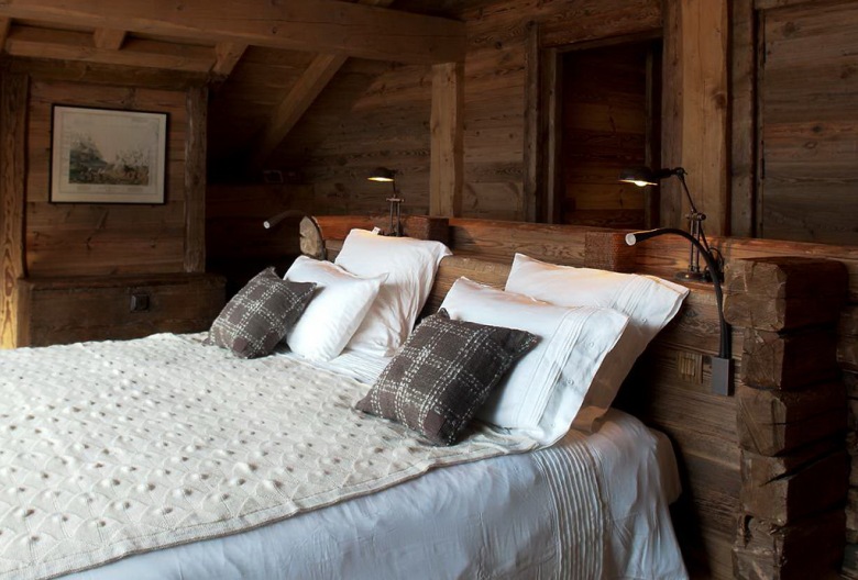 Biała aranżacja  sypialni w alpejskiej   rezydencji (20707)