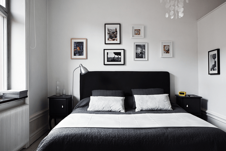 Czarna dekoracja łóżka w białej sypialni (21085)