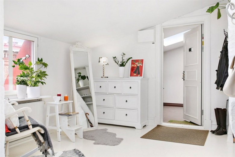Biały salon w stylu skandynawskim (28295)