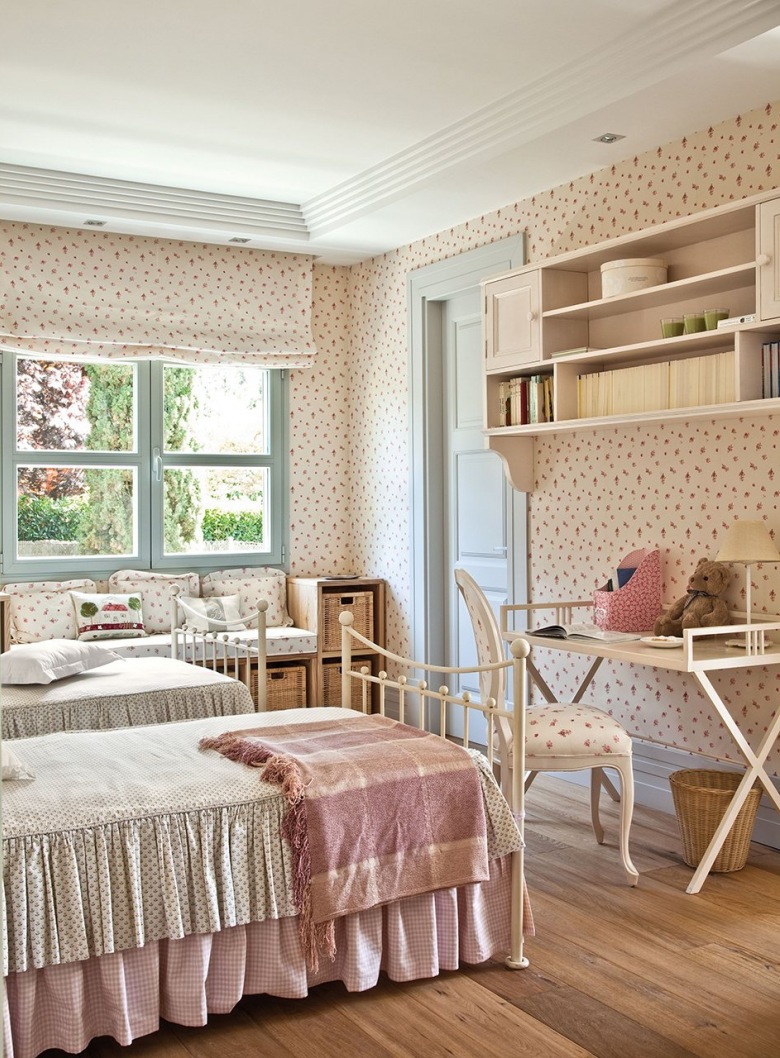 Kremowo-różowa sypialnia w angielskim stylu (20261)