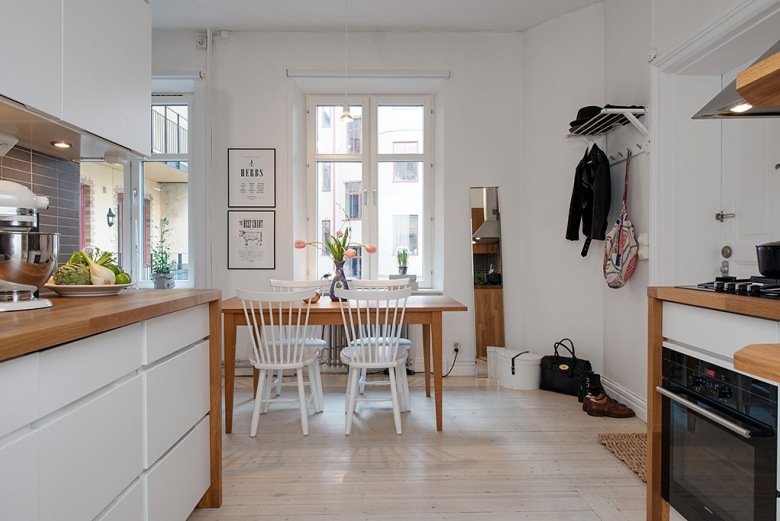 Kuchnia, jadalnia i przedpokój na jednej powierzchni w małym mieszkaniu (22620)