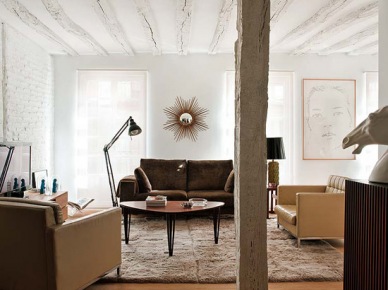 łagodny i elegancki apartament - to nowe oblicze hiszpańskiej tradycji i klasyki w połączeniu z nowoczesnymi detalami i sprzętami. Aksamitne tapicerki,szlachetne drewno,biel przełamana odcieniami brązu - elegancja i umiar w jednym...