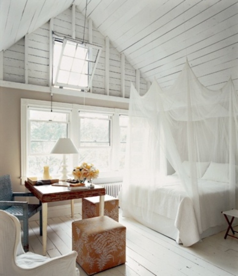 moskitiery nad łóżkami, to nie tylko praktyczny dodatek, ale też wspaniała dekoracja. Nadaje sypialni intymnego...