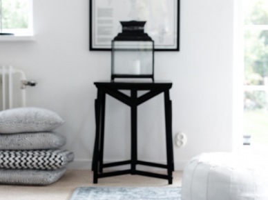 Geometryczny stolik z lampionem w czarnym kolorze (20319)