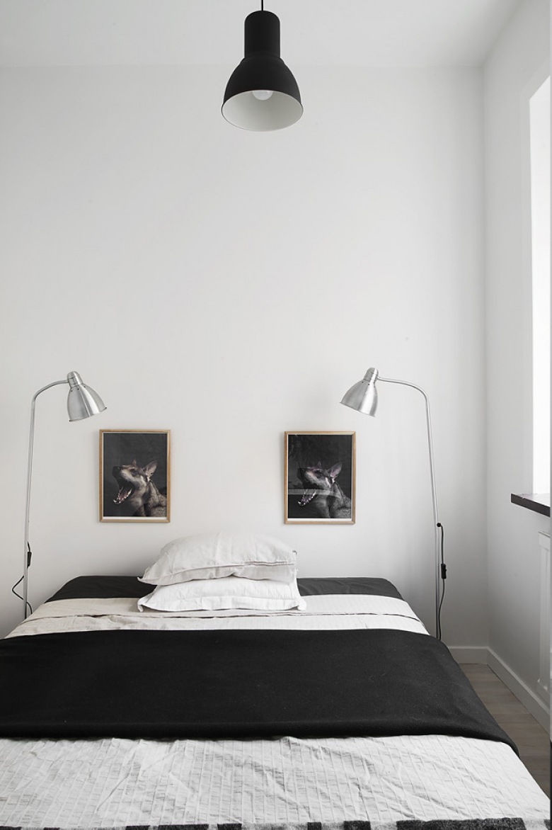 Srebrne lampy, i biało-czarne dekoracje w sypialni (19668)