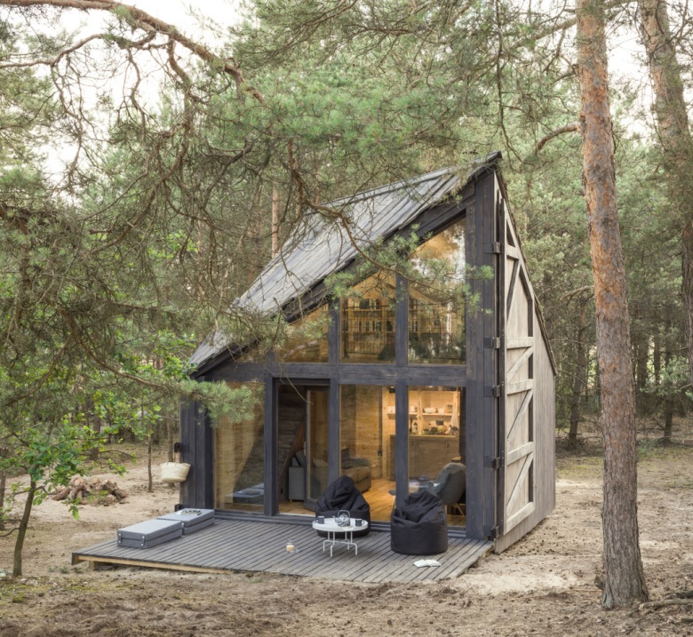 Drewniany dom wypoczynkowy w lesie (56696)