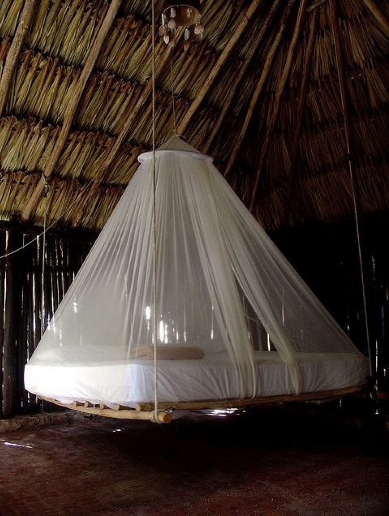 Biale moskitiery w aranżacji sypialni w różnych stylach (24909)