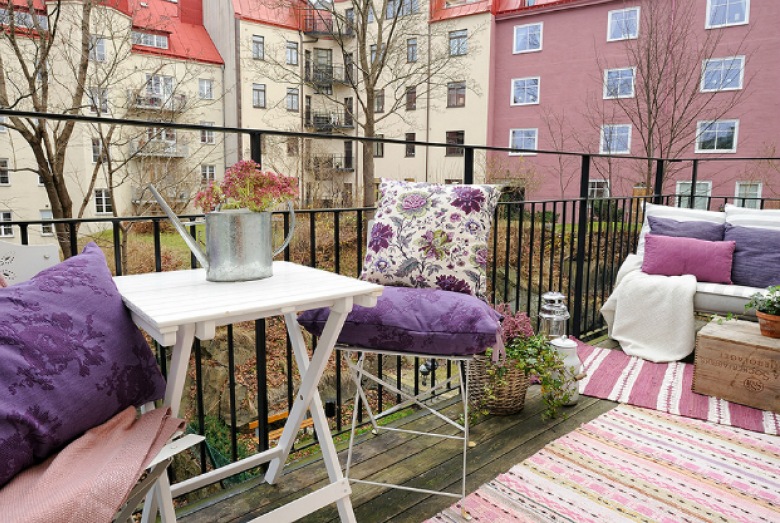 Jak urządzić kolorowy  balkon w skandynawskim stylu ? (22035)
