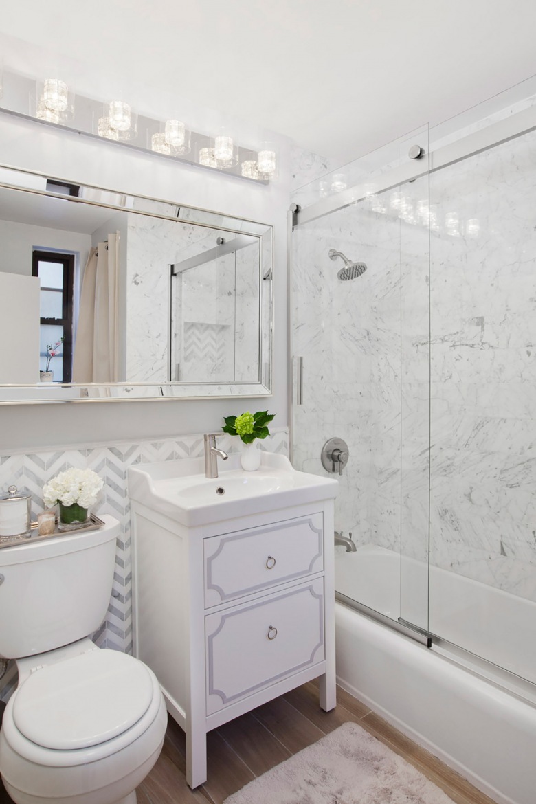 Elegancka łazienka w bieli (49682)