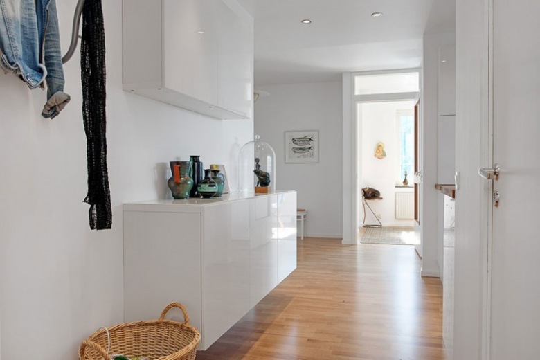 apartament w skandynawskim stylu - biel z drewnem, prostota, funkcjonalność, urok bieli i estetyczne połączenia dekoracji.Wytonowane wnętrze, spokojne i...