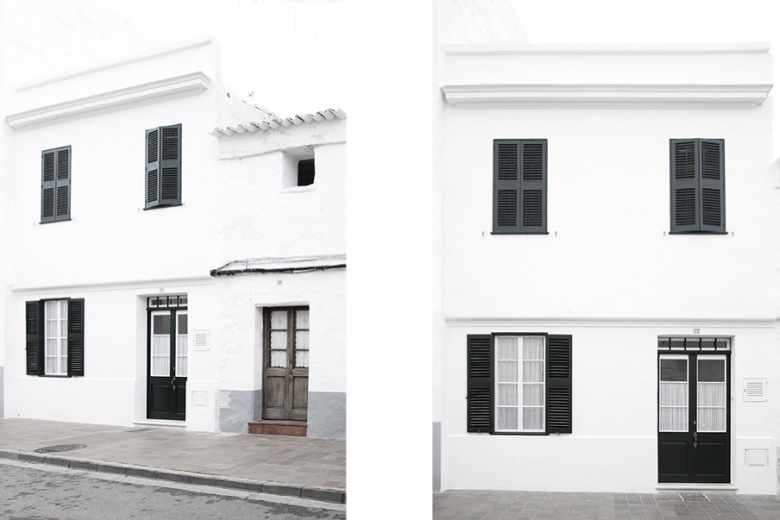 Biala elewacja domu z czarnymi okiennicami (23559)