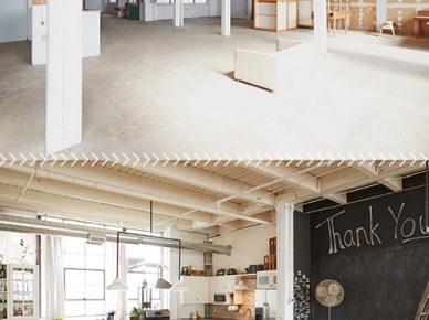 Aranżacja przestronnego mieszkania z pracownią fotograficzną, czyli before & after w stylu industrialnym