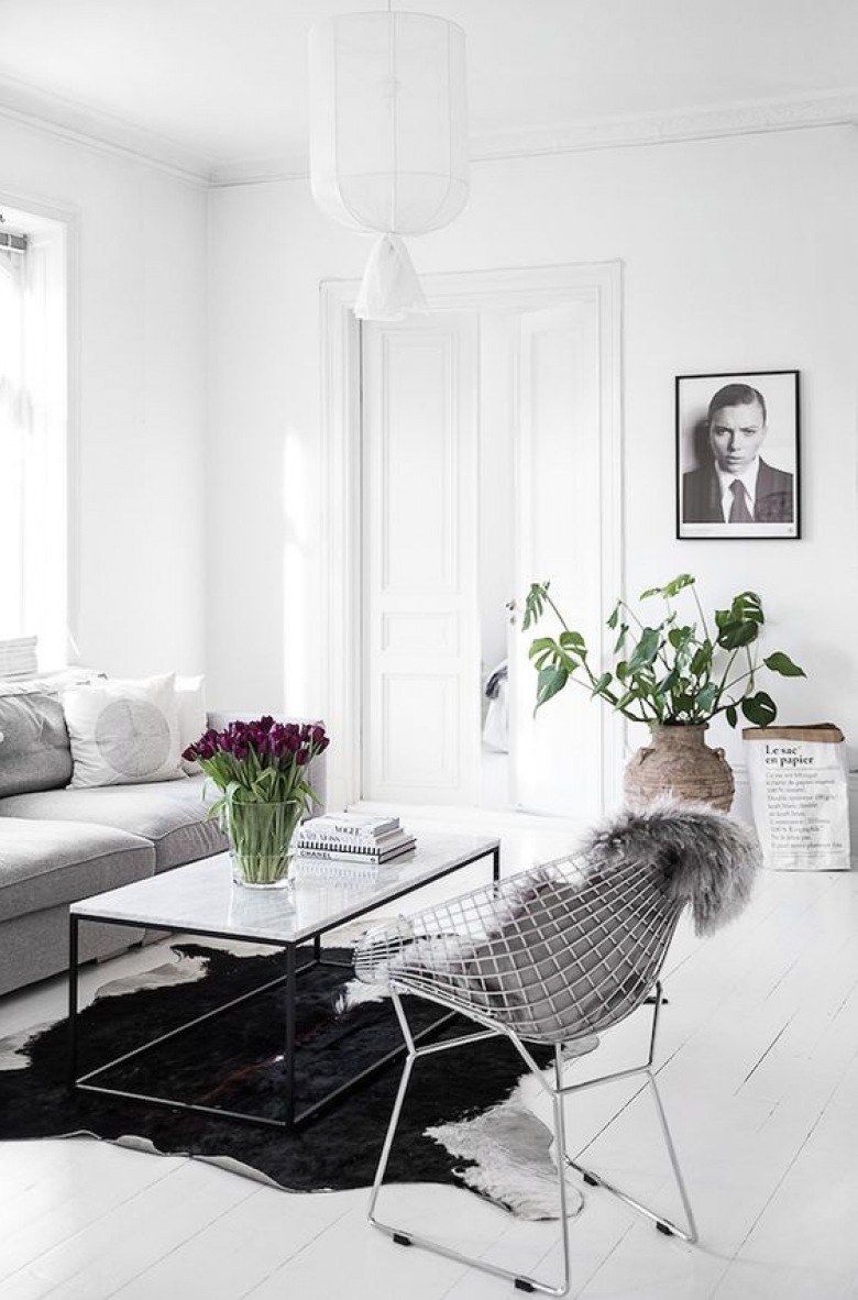 Biały wysoki salon w stylu skandynawskim (50401)