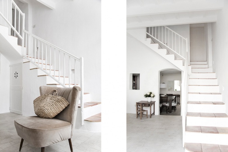 Białe schody dywanowe z drewnianymi stopniami (23562)