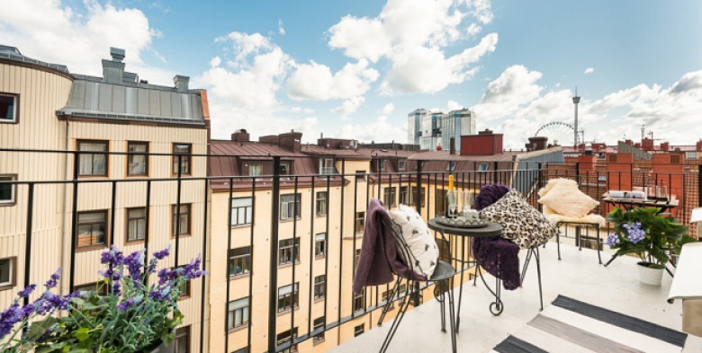 Balkon w bloku w skandynawskiej aranżacji (26099)