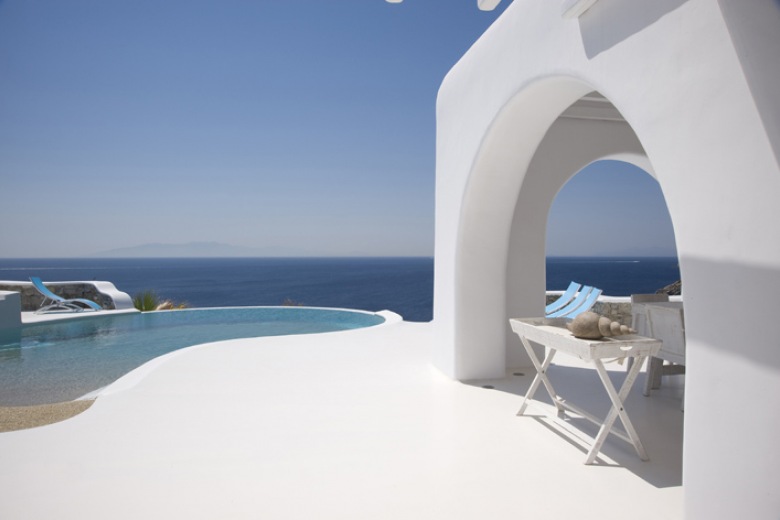Santorini - moja miłość ! Kocham jasność bijącą w śródziemnomorskiej krainie - nigdzie tak biel nie jest miła a błękit tak olśniewający...