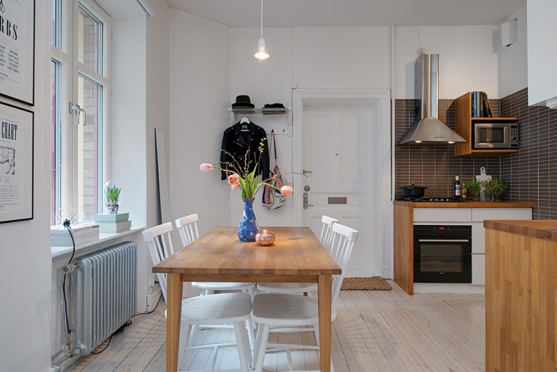 Otwarta kuchnia z jadalnią w mieszkaniu bez przedpokoju (22626)