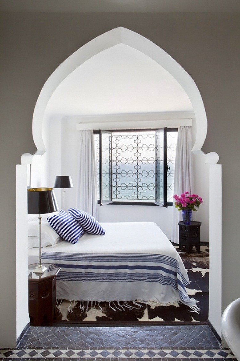 białe , marokańskie wnętrze, wyjątkowo oszczędne i subtelne - piękne inspiracje orientem, tradycją marokańską i czarem...