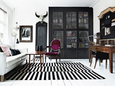 Czarno-biały salon w stylu eklektycznym (26536)