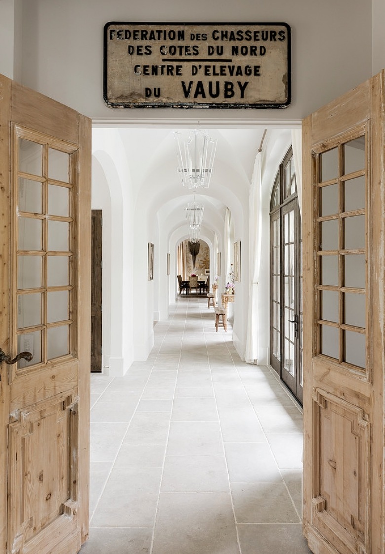 piękne wejście i korytarz w rustykalnym stylu, ale w łagodnym i subtelnym wydaniu - całość na tle nieskazitelnej...