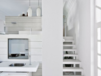 Jak zbudować schody na antresolę w małym mieszkaniu ? (21409)