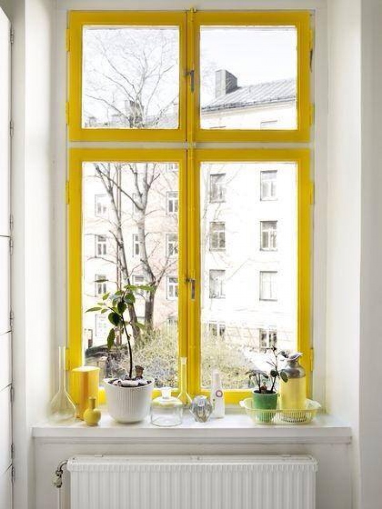Okno pomalowane na żółto (24539)