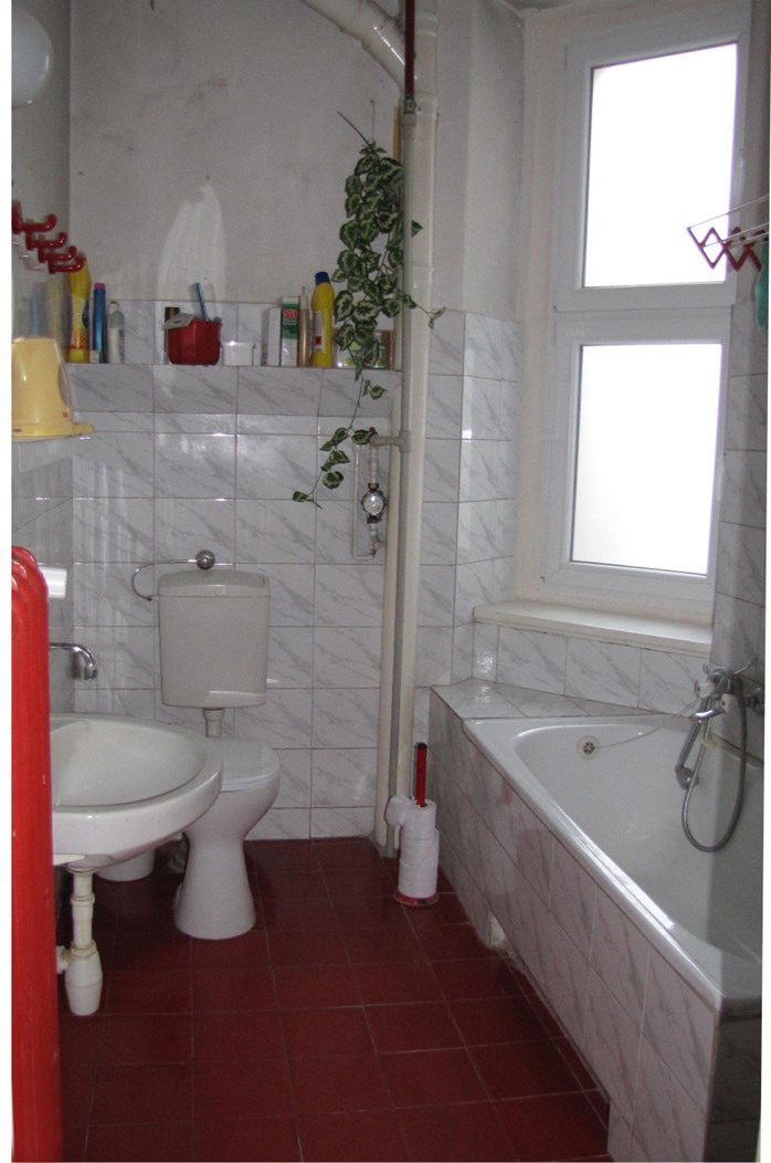 W łazience before panował tradycyjny charakter - starego typu wyposażenie oraz klasyczne kafle. Wnętrze domagało się...