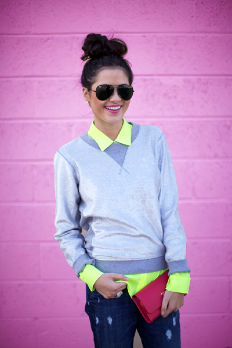Get the look! Srebrny sweterek i neonowa koszula w casualowym stylu :)  ()