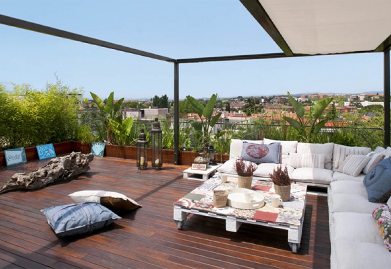 Małe, harmonijne mieszkanie z widokowym tarasem na Barcelonę, czyli wakacyjne zakupy on-line ()