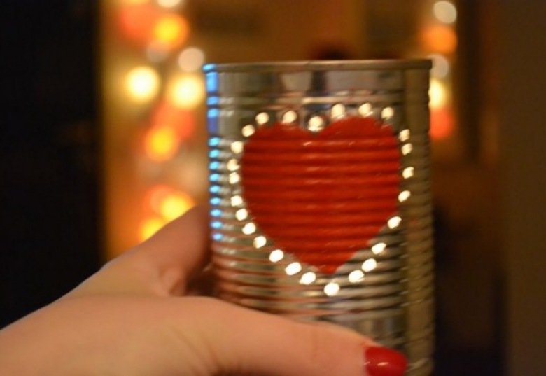 Walentynkowe DIY, czyli jak zrobić świecznik, który stworzy romantyczną aurę w naszym mieszkaniu? (36742)
