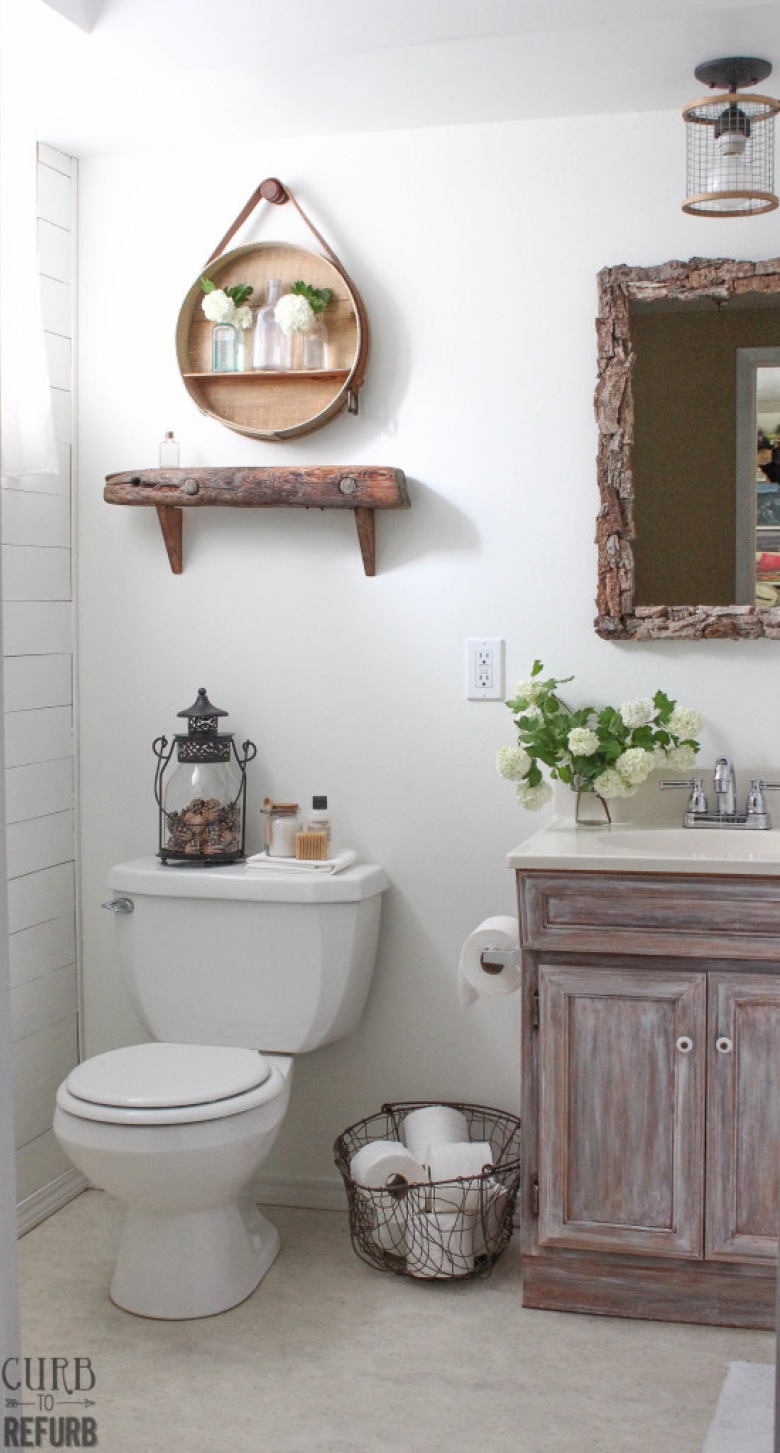 Naprawdę efektowne before & after łazienki, czyli przemiana z ciemnej małej przestrzeni w rozbieloną rustykalną oazę! ()