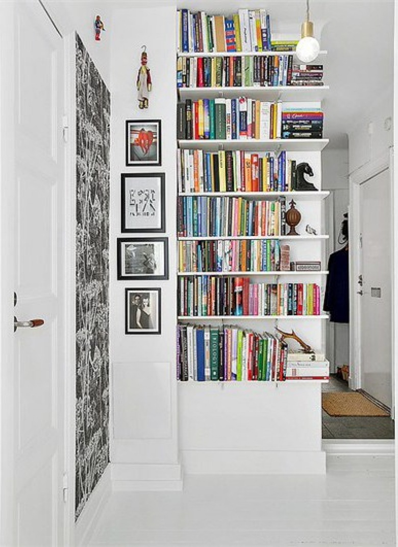 Jak urządzić domową biblioteczkę w małym mieszkaniu ? (24869)