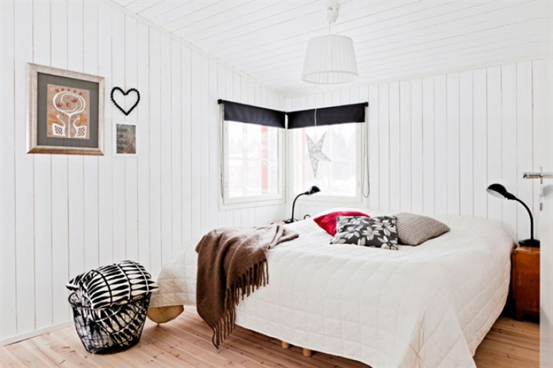 Biała sypialnia w miesznym stylu skandynawskim i rustykalnym (21014)