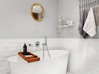 Biało-szara łazienka z drewnianymi akcentami (49001)