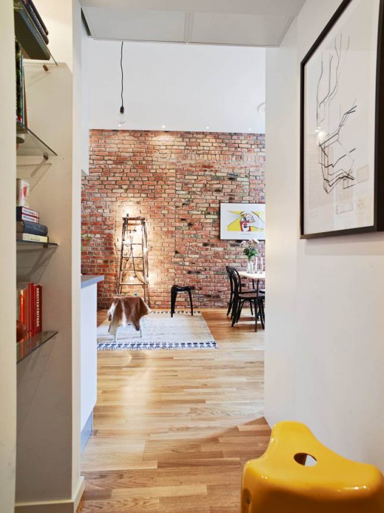 kolejny pomysł na małe mieszkanie o powierzchni 32 m2, które urządzono funkcjonalnie, estetycznie i w ulubionym przeze...