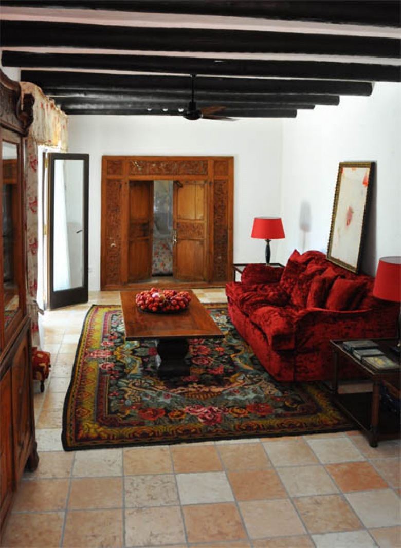Rezydencja, która jest esencja hiszoańskich stylów i dekoraci. To mieszanka stylowych, purpurowych mebli,etnicznych...