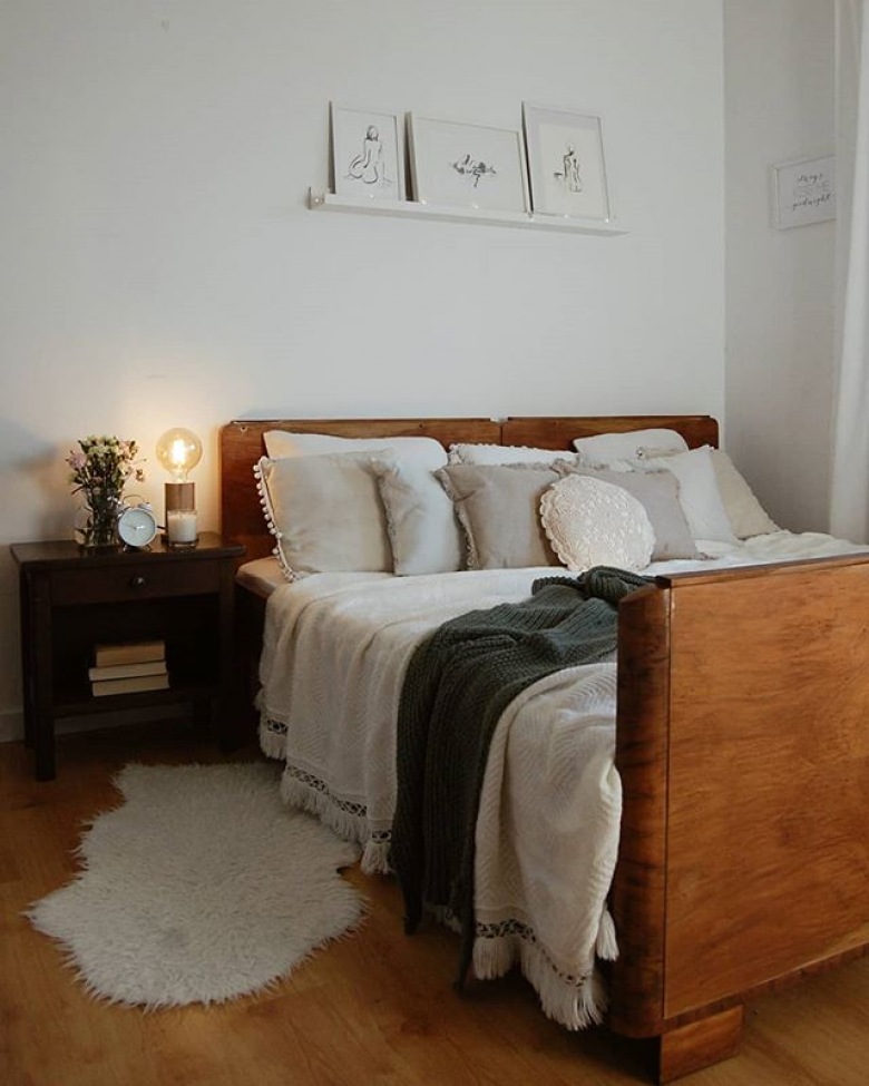 Jednym z piękniejszych elementów w aranżacji sypialni jest łóżko z drewnianą ramą. Jego elegancki kolor uatrakcyjnia...