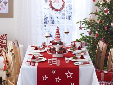 Świąteczna aranżacja stołu w jadalni (47930)