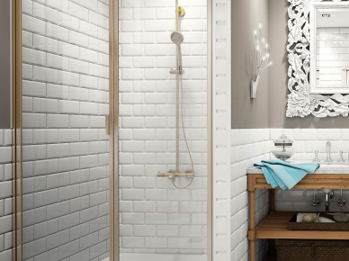 Mała łazienka z kabiną prysznicową w eklektycznej aranżacji  z barokowym lustrem i biała glazurą cegiełką na ścianach (27090)